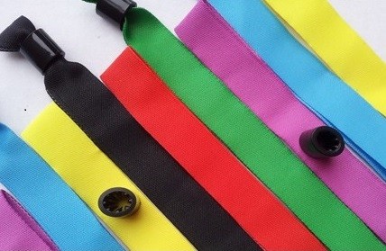 Bracelet en tissu de couleur